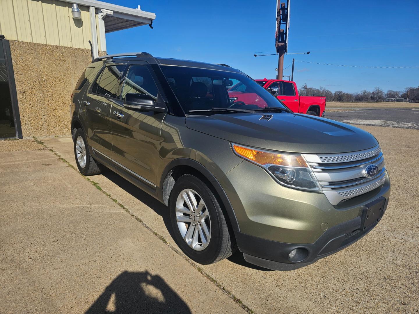 2013 GREEN /BLACK FORD EXPLORER XLT 4WD (1FM5K8D80DG) with an 3.5L V6 DOHC 24V engine, 6-SPEED AUTOMATIC transmission, located at 533 S Seven Points BLVD, Seven Points, TX, 75143, (430) 255-4030, 32.313999, -96.209351 - Photo#1